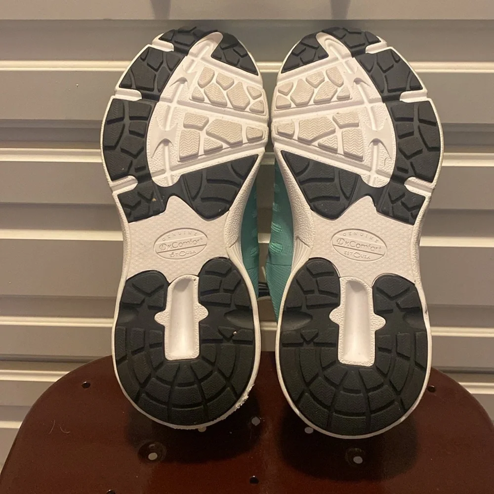 Dr. Comfort Shoes. Womenโs 9.5 - Picture 8 of 9